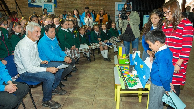 Estudiantes del colegio Menorah pintan la ciudad que quieren - Foto: Alcaldía de Bogotá