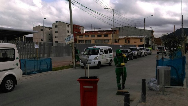 Realizan jornada de limpieza en la Avenida Primera de Mayo - Foto: Aguas