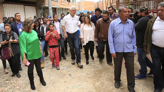 Recorrido del barrio Unir II, con la comunidad - Foto; Alcaldia Bogotá