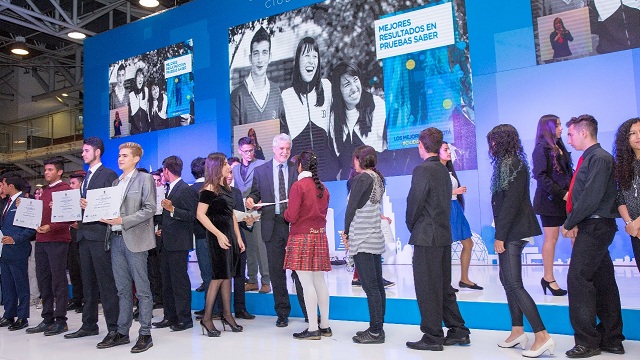 Premiación a mejores docentes, directivos y estudiantes en 2017 - Foto: Alcaldía Mayor de Bogotá/Andrés Sandoval