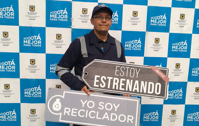 Reciclador de oficio en Bogotá - Foto: Uesp