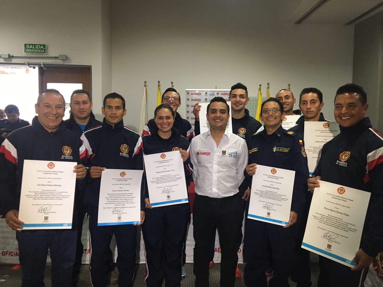 Bomberos de Bogotá reciben reconocimiento. Foto: Prensa Bomberos