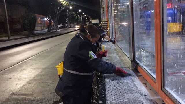 En un 100% se incrementa la frecuencia de lavado de TransMilenio. Foto: Prensa TransMilenio.