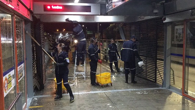 En un 100% se incrementa la frecuencia de lavado de TransMilenio. Foto: Prensa TransMilenio.